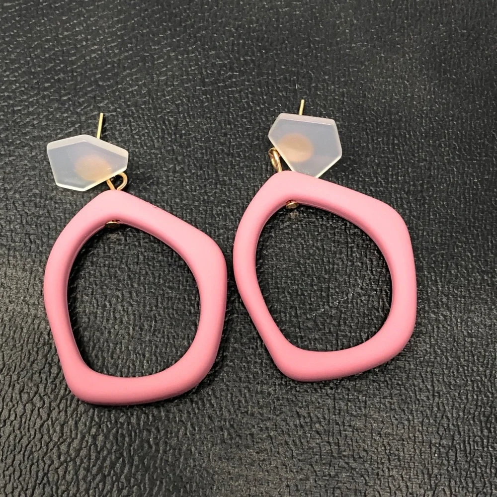 Boutique Geometric Boho Pink Dangle Earrings - Picture 3 of 4